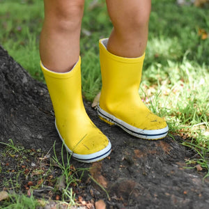 Kids natural rubber gumboots in yellow